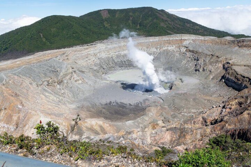 Guachipelin Volcano Private Tour with Guide and Transfer included