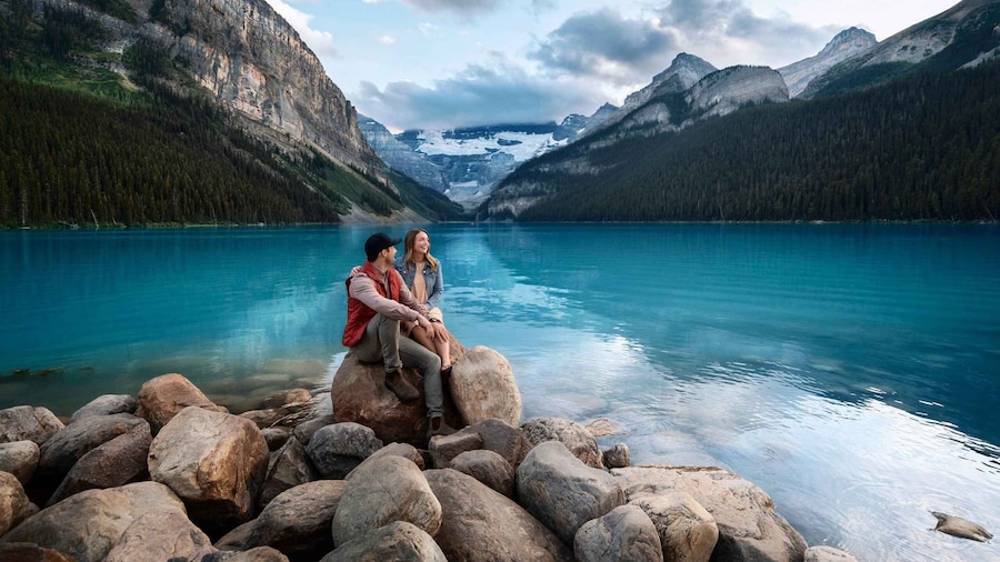 Calgary/Banff: Lake Louise, Minnewanka and Johnston Canyon