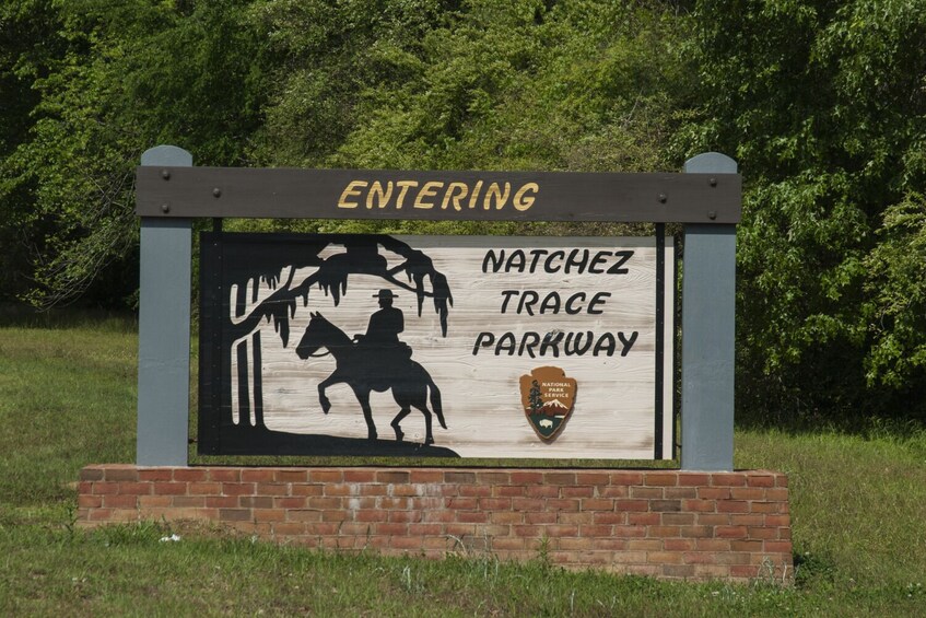 Natchez Trace Parkway: Self-Guided Driving Audio Tour