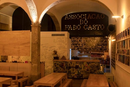 Lisbon: Fado Night with Dinner with Live Performance