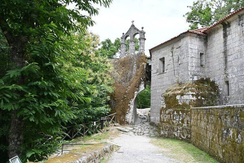 Ribeira Sacra Tour with Cruise along the Sil River and Ourense