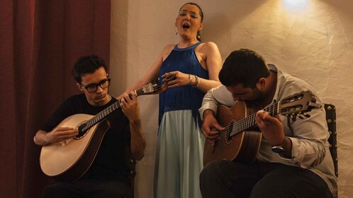 Lisbon: Dinner with Fado Show with the Rising Stars of Fado