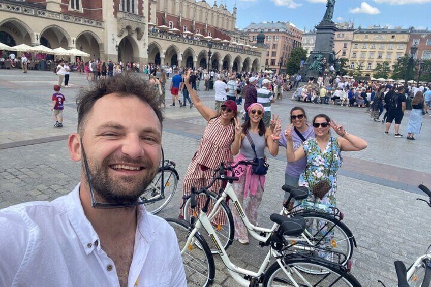 3-Hour Guided Bike Tour Highlighting Krakow