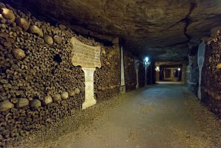 Paris Catacombs Tour with Skip the Line Private Guided Access