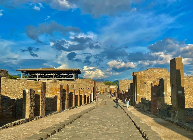 Picture 5 for Activity Pompeii sunset Tour: a visit away from the crowds