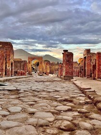 Pompeii: Sunset Tour