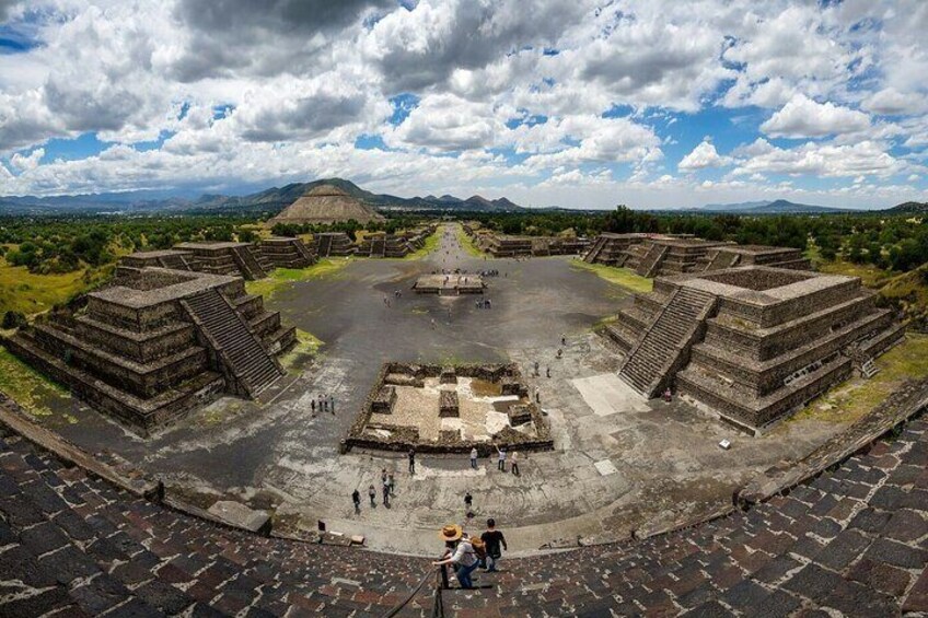 Teotihuacan Pyramids and Piñata Crafting Tour 
