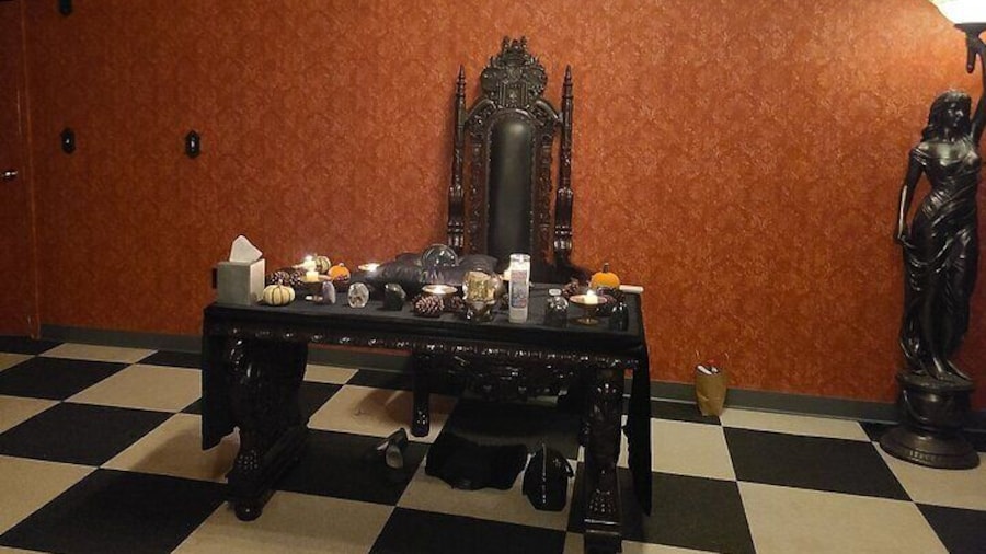Experience Authentic Salem Séance with Entry Pass