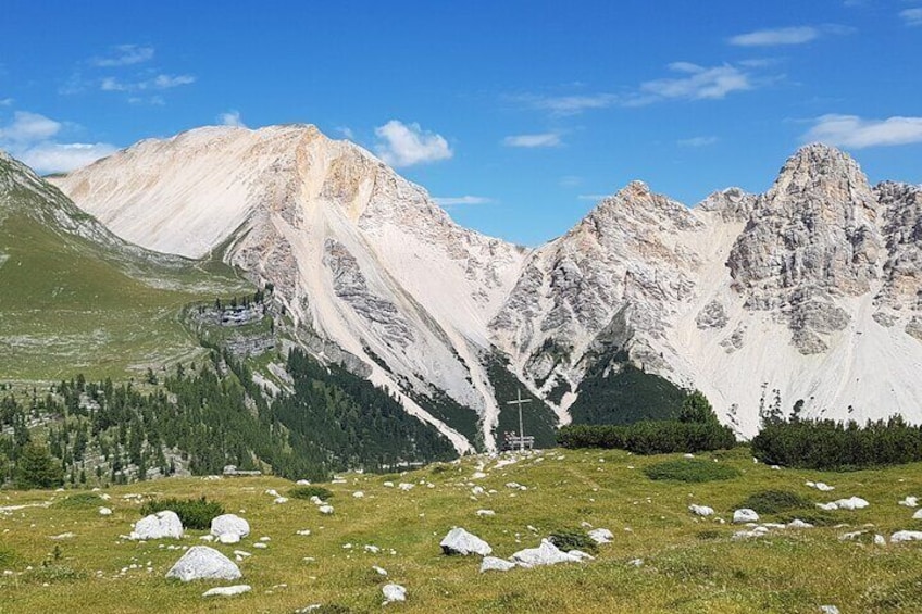 Daily trekking in the Dolomites in the Fanes area