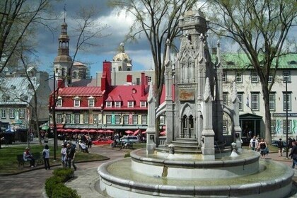 Quebec Private Custom Walking Tour with a Local Guide