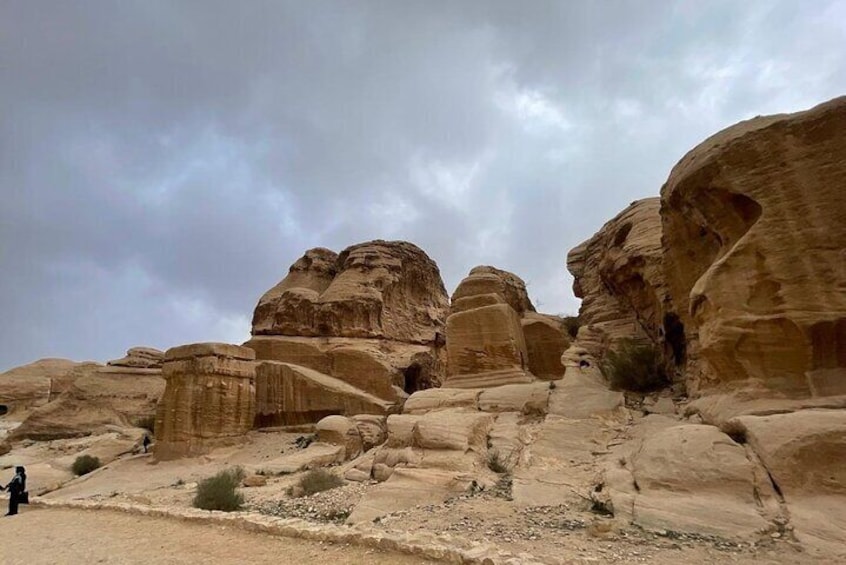 Self Guided Walking Tour of Petra Main Trail with Mobile App