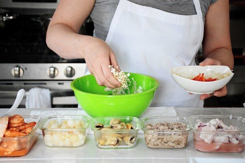 Make Epic Pad Thai With Local Chef in Minneapolis