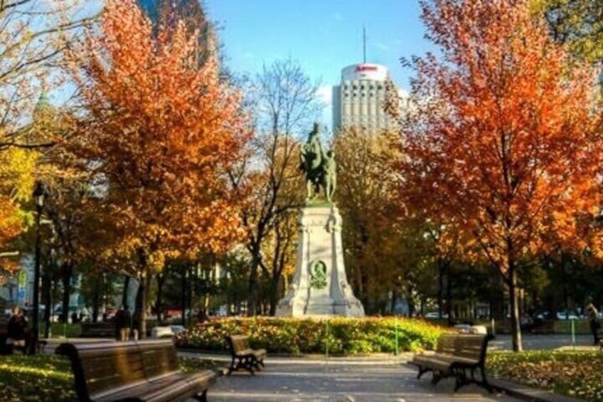 Old Montreal Private Walking Tour with a Guide