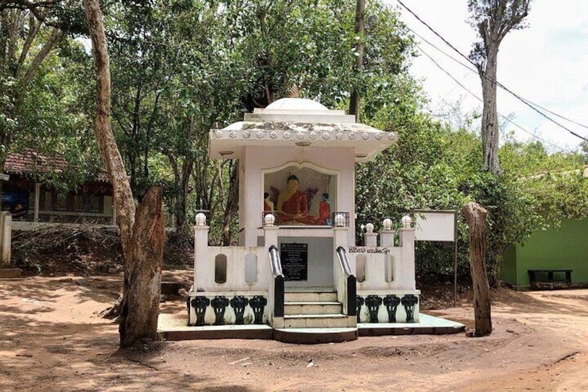 Rare Excursion to Hidden Buddhist Monasteries