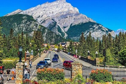 Group Tour for Banff Gondola, HotSprings Johnston Canyon and Lake