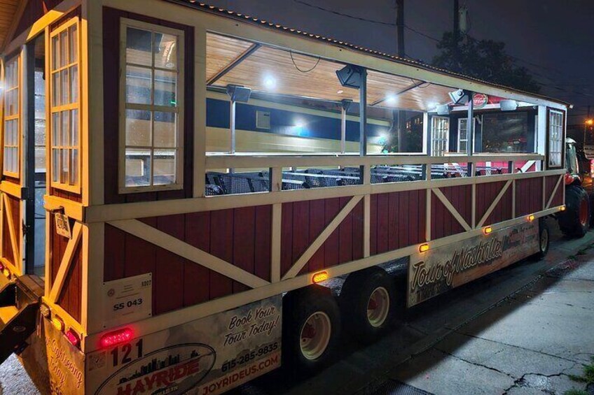 Night-Time Hayride Sightseeing Tractor Tour of Nashville