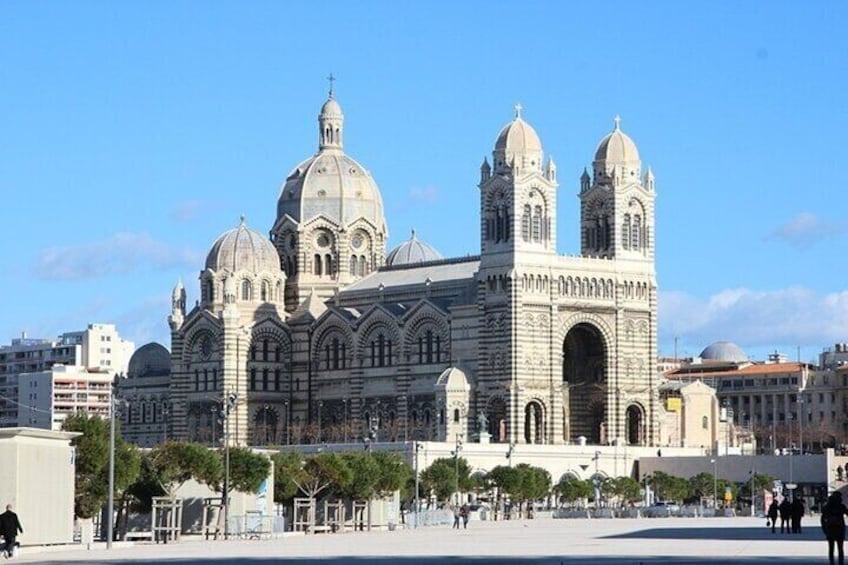 Private Street Food Walking Tour of Marseille with a Local Guide