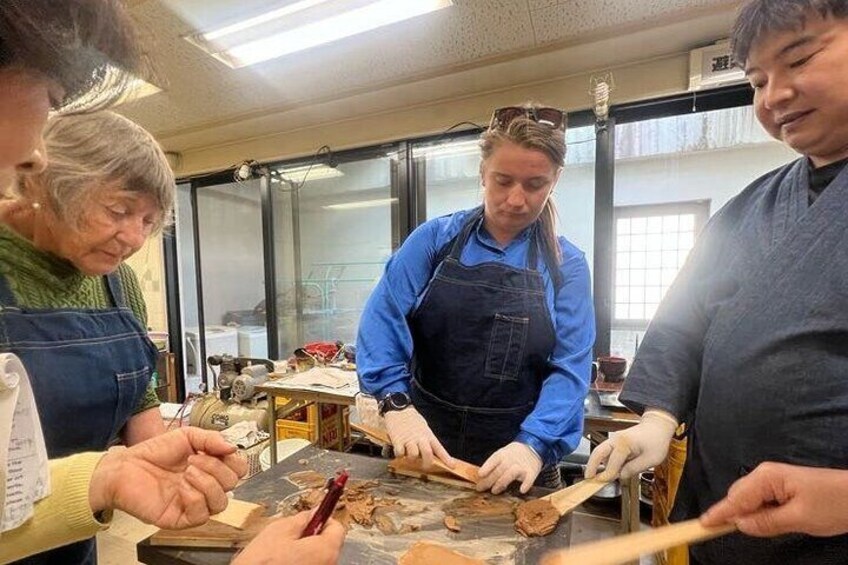 Hiroshima: Traditional lacquer art & studio tours(gift included)