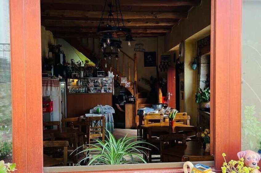 Gastronomy tour and wine tasting in traditional villages 