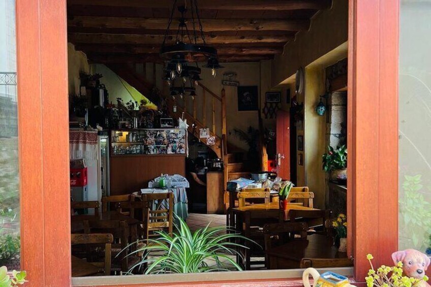 Gastronomy tour and wine tasting in traditional villages