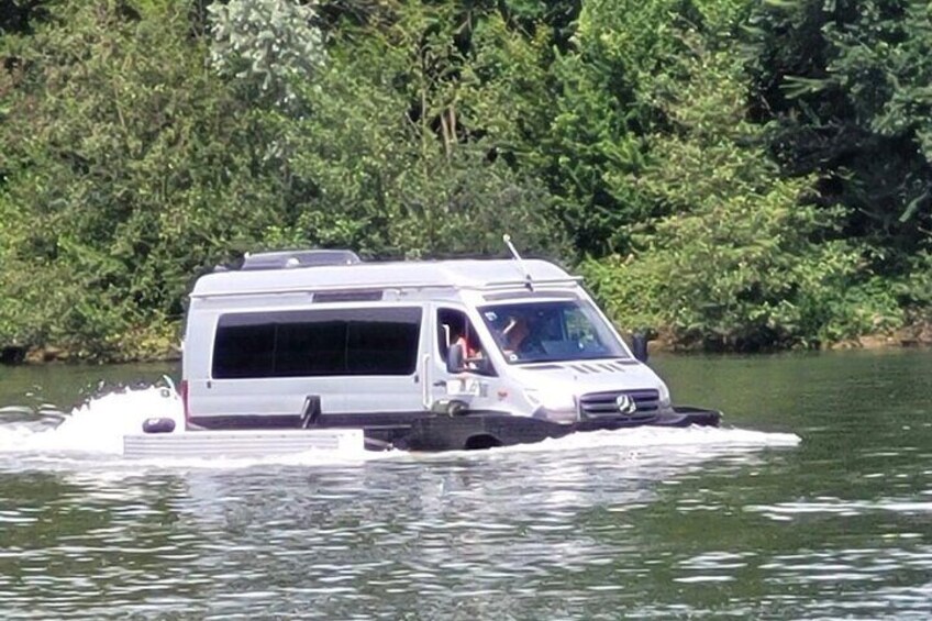 We offer you a bucolic navigation from the Port of Valvins