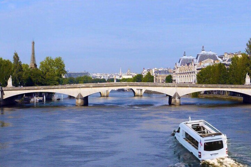 Tour of Paris by amphibious bus from Versailles