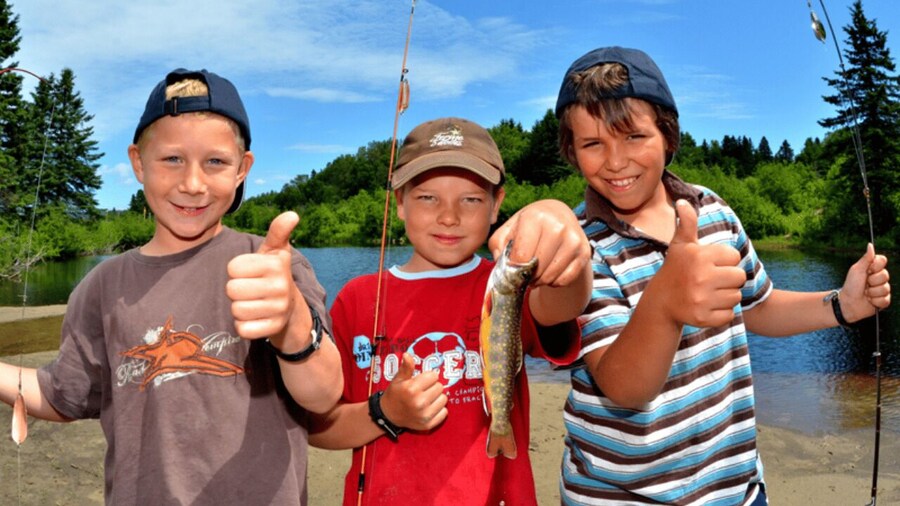 Picture 1 for Activity Enjoy a family trout fishing adventure near Tadoussac,