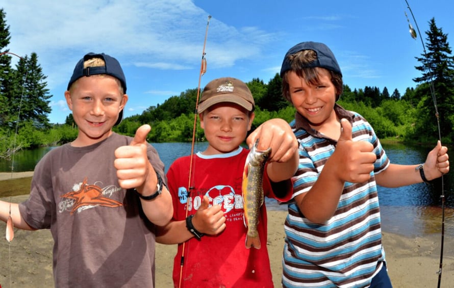 Picture 1 for Activity Enjoy a family trout fishing adventure near Tadoussac,