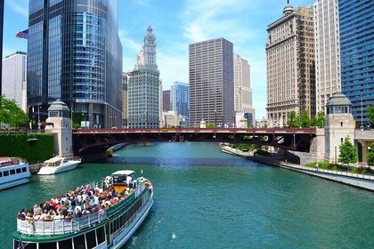 Chicago History and Architecture Walking Tour with Boat Cruise