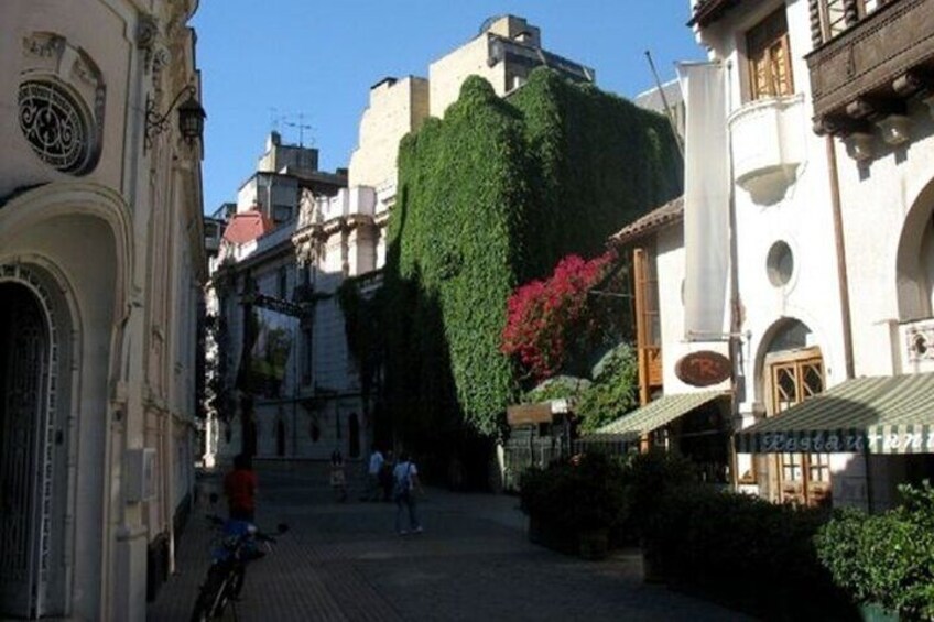 Street Food Tour in Santiago with a Local Guide