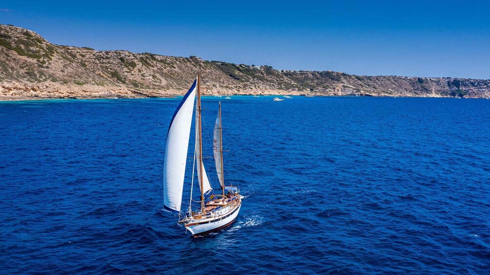 Picture 2 for Activity Mallorca by sea: Classic Sailing Experience