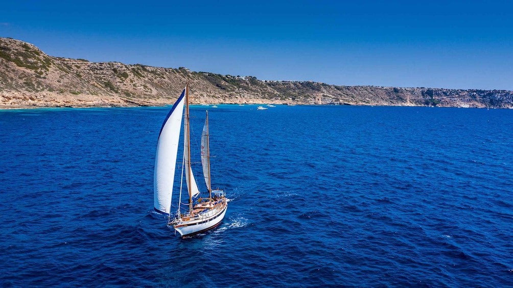 Picture 2 for Activity Mallorca by sea: Classic Sailing Experience