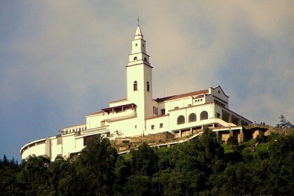 La Candelaria and Monserrate Tour: History and Culture