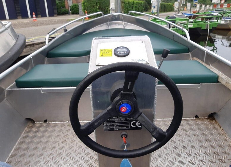 Picture 2 for Activity Giethoorn: 2 Hours 6 persons boat steeringwheel + cushions