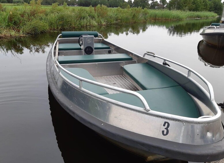 Picture 1 for Activity Giethoorn: 2 Hours 6 persons boat steeringwheel + cushions