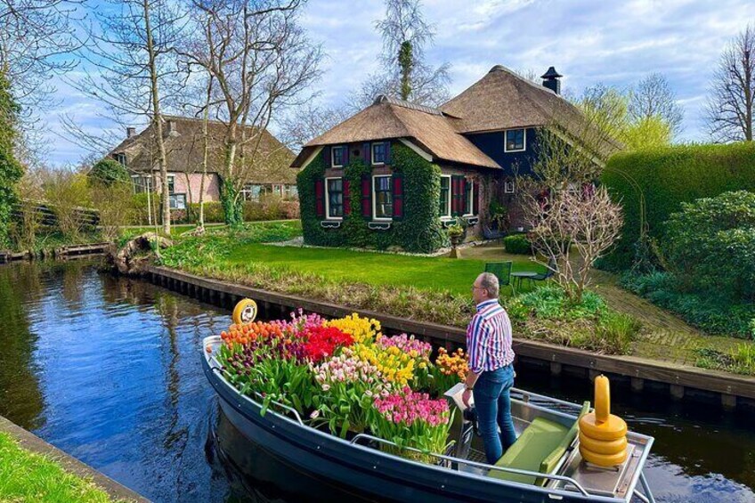 Tulips in Giethoorn 