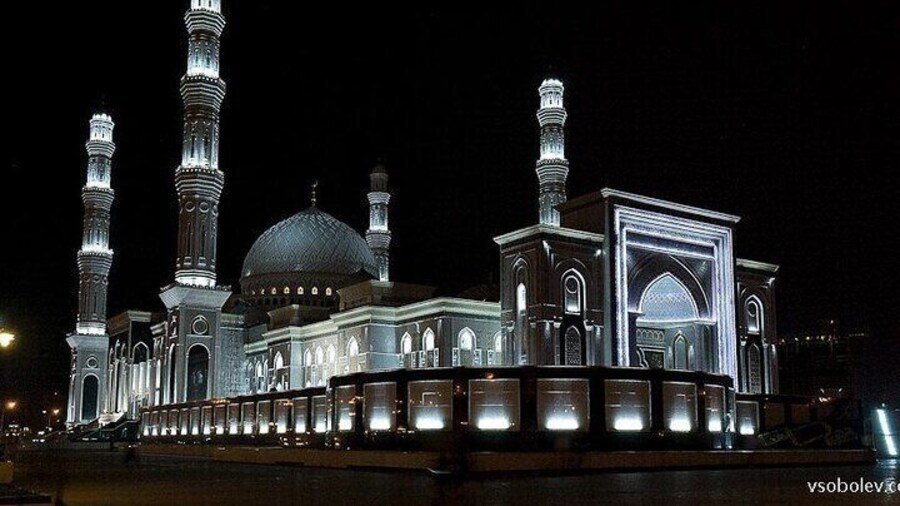 Guided Night Time Tour of Astana in a Private Car