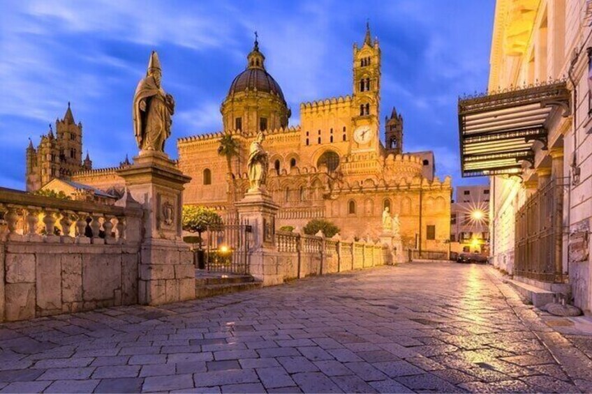 Historic Markets and Monuments Walking Tour of Palermo