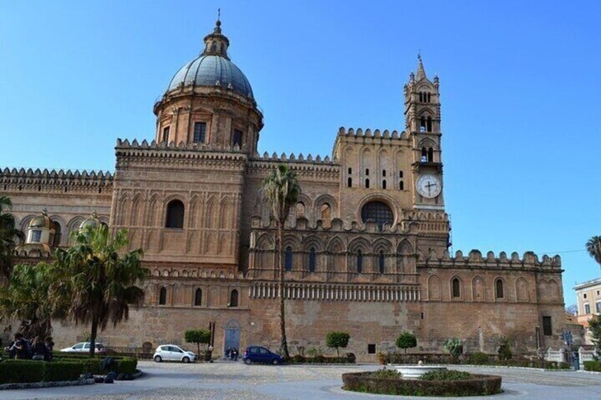 Historic Markets and Monuments Walking Tour of Palermo