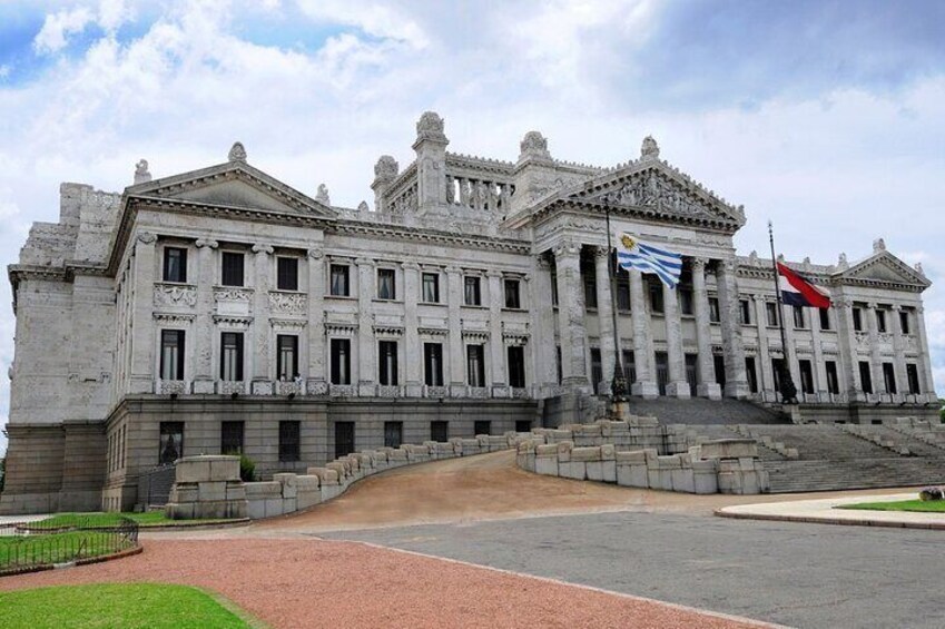 Enjoy Tour Montevideo and Siteseeing