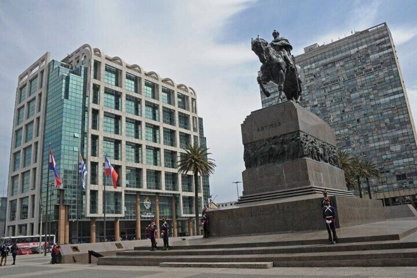 Enjoy Tour Montevideo and Siteseeing