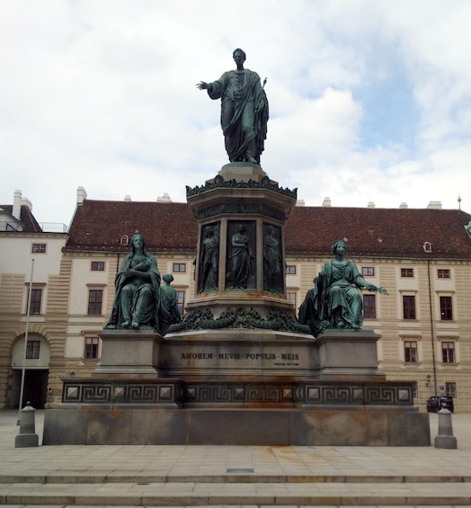 Picture 1 for Activity Vienna: From Hofburg Palace to St Stephen's Square (Tour)