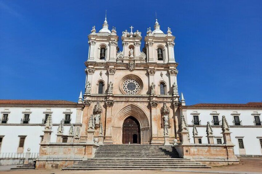 Small Group Tour to Nazaré and Obidos from Lisbon