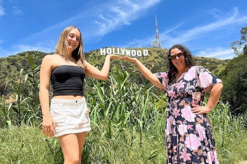 Iconic picture with Hollywood Sign at Los Angeles