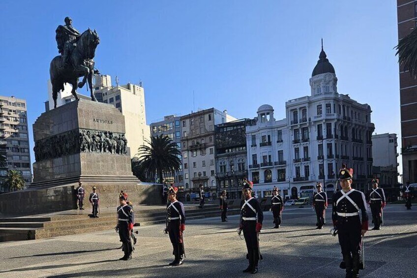 independence square
monument to the national hero Jose Artigas