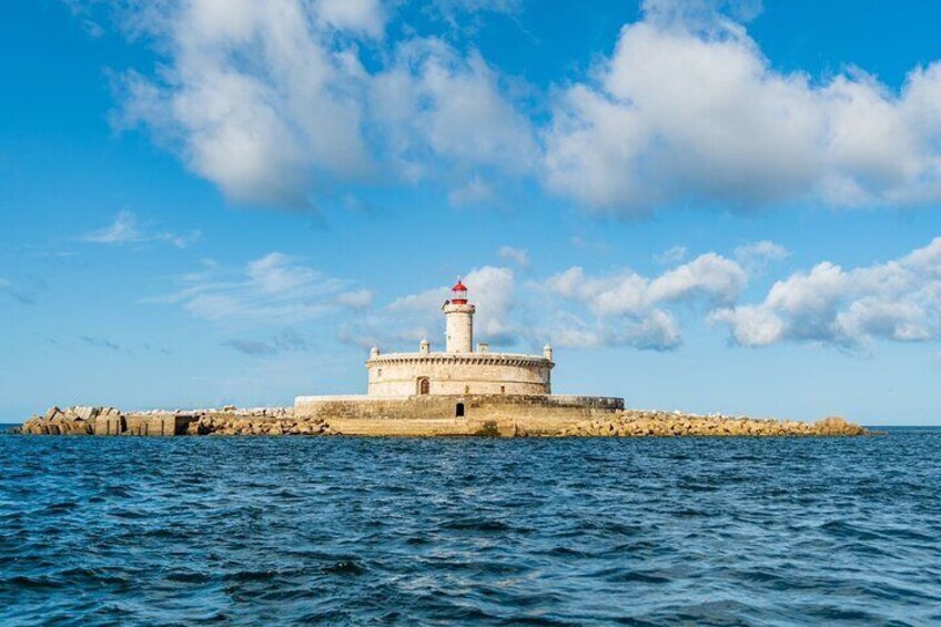 Boat tour: charming Cascais Coast to Lisbon lighthouse