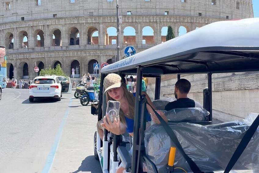 Fun Golf Cart Tour with Music and Gelato in Rome