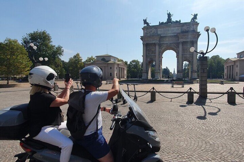 Milan Vespa Tour for couple or friends