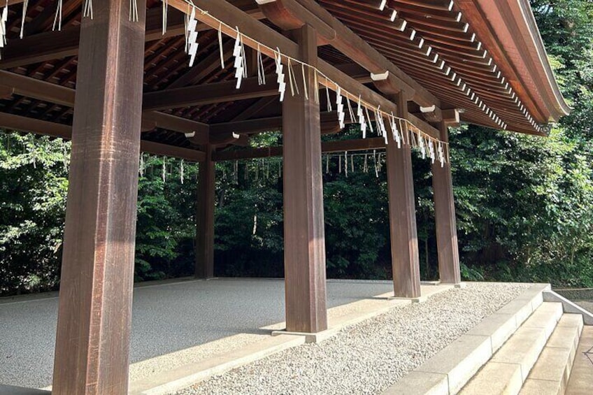 Private Tour in Meiji Shrine with Service and Tea Ceremony