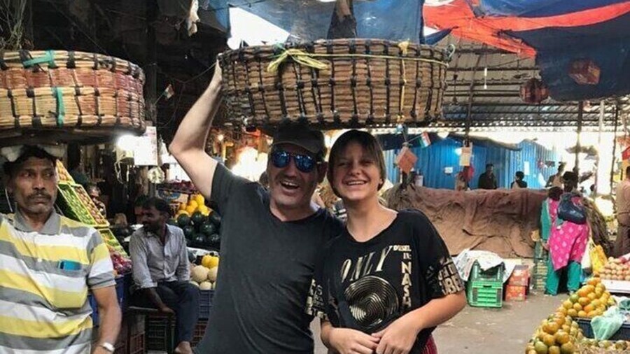 Mumbai Street Food Private Tour with Local Guide